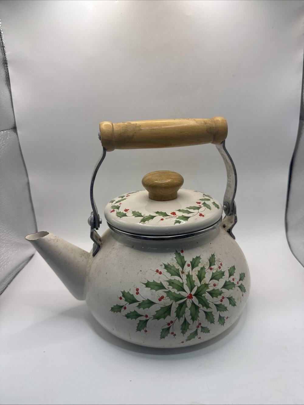 Holiday 2qt Enameled Tea Kettle With Wooden Handles *